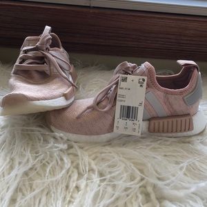 Brand new blush adidas NMD R1